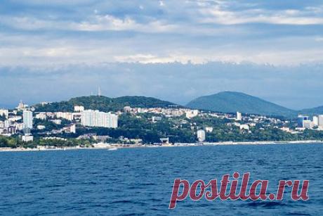 Россияне назвали города с лучшими летними развлечениями. Россияне назвали Сочи городом с лучшими в стране летними развлечениями. Это следует из результатов опроса, проведенного сервисом «Работа.ру». Так, за Сочи свои голоса отдали более 57 процентов респондентов. На втором месте оказался Санкт-Петербург (29 процентов), на третьем — Калининград (21 процент).