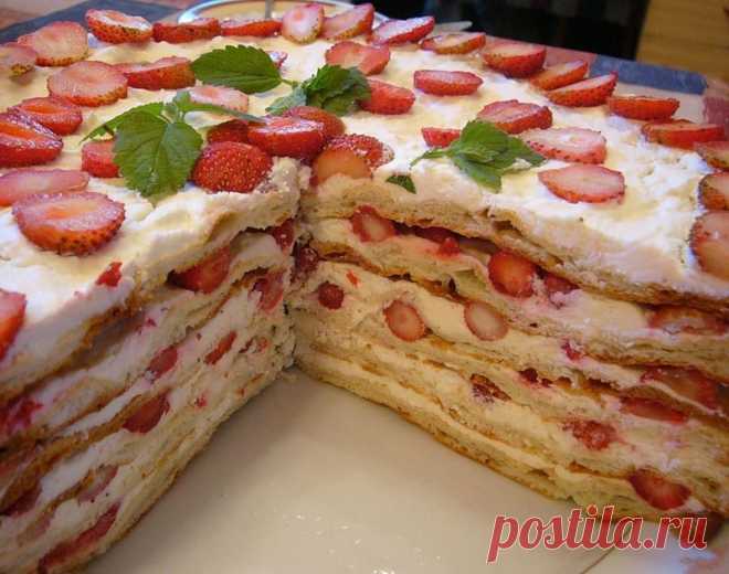 Заварной торт с клубникой и творогом!