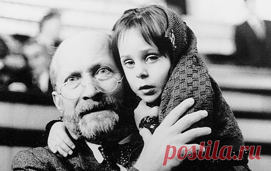 10 заповедей Януша Корчака для родителей От педагога, который отказался покинуть 200 своих воспитанников и мужественно принял смерть в газовой камере.