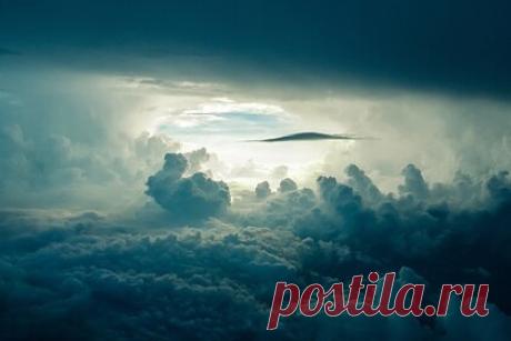 Раскрыт опасный фактор катастрофического изменения климата. Ученые Имперского колледжа Лондона и Университета Восточной Англии показали, что облака будут усиливать глобальное потепление в долгосрочной перспективе, что еще больше усугубит изменение климата. Из-за удвоения концентрации углекислого газа температура повысится на 3,2 градуса Цельсия.