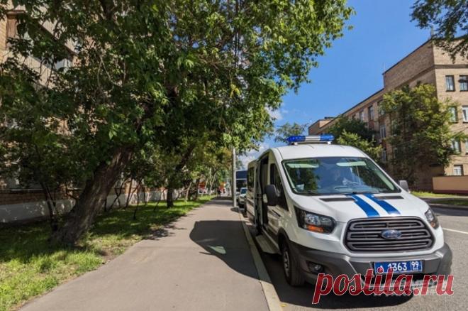 В квартире на юго-востоке Москвы нашли тело задушенного младенца. На месте происшествия работают криминалисты и следователи, которые устанавливают полную картину произошедшего.