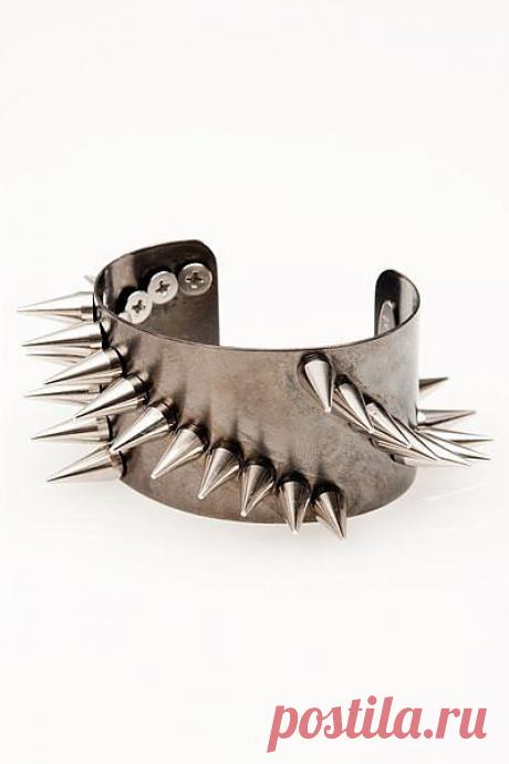 Браслет с шипами / Украшения и бижутерия / ВТОРАЯ УЛИЦА