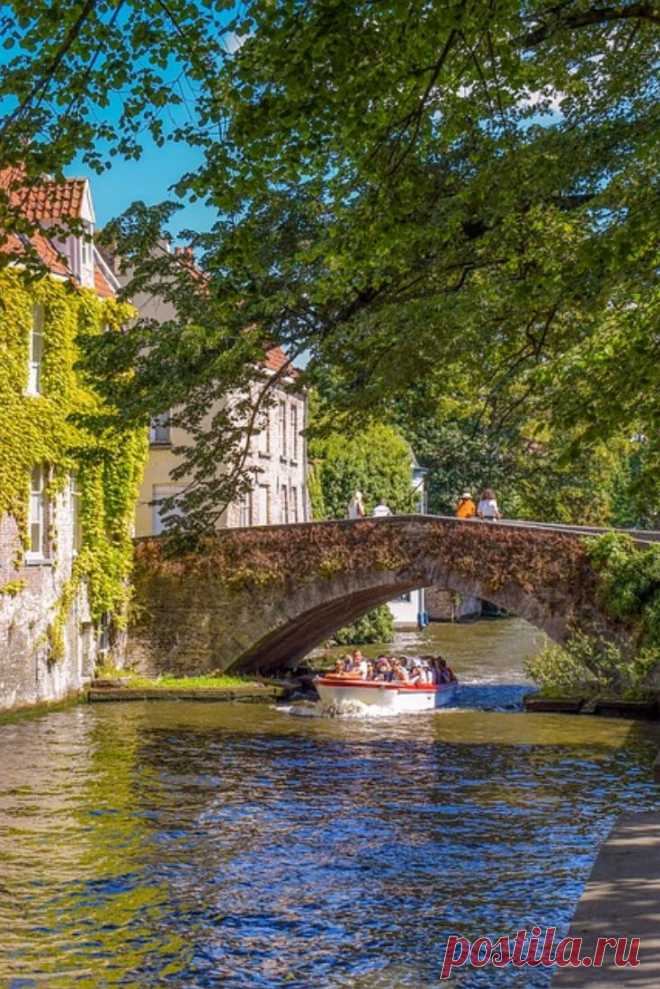 Brugge, Belgium Bruges (Dutch: Brugge) is a picturesque city in Flanders, the northern part of Belgium. Once Europe's richest city, now both cosmopolitan and bourgeois in its compact size, it is one of the best preserved pre-motorised cities in Europe and offers the kind of charms rarely available other than in Europe. #belgium #brugge