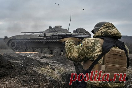Российский офицер объяснил неудачу ВСУ в попытке форсировать Днепр. Попытки Вооруженных сил Украины (ВСУ) форсировать Днепр похожи на желание отвлечь внимание от ситуации на Донецкой дуге, так как очевидно, что та полоса, которая идет вдоль левого берега Днепра, хорошо укреплена российскими военными. Об этом заявил военный эксперт, капитан первого ранга Василий Дандыкин.
