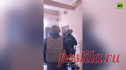 В Подмосковье задержали напавших на отделение «Почты России» — видео. В Серпухове задержали пятерых подозреваемых в нападении на одно из отделений «Почты России» в Москве, сообщила официальный представитель МВД Ирина Волк. По её информации, преступникам от 29 до 67 лет, некоторые из них ранее судимые. Как отмечается, правоохранители изъяли у фигурантов 142 тыс. рублей. В отношении задержанных возбуждено уголовное дело по признакам преступления по статье о разбое. Читать далее