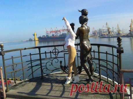 Одесса. Памятник &quot;Жене моряка&quot;.