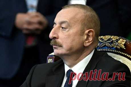 Лукашенко пригласили посетить Азербайджан. Президент Белоруссии Александр Лукашенко получил приглашение посетить Азербайджан от главы государства Ильхама Алиева. «Ждем в Азербайджане!» — сказал азербайджанский лидер. Ранее сообщалось, что Алиев подтвердил предложение Минска принять участие в строительстве и модернизации инфраструктуры Нагорного Карабаха.