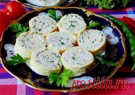 Рулет яичный с сыром и крабовыми палочками | Поваренный сайт