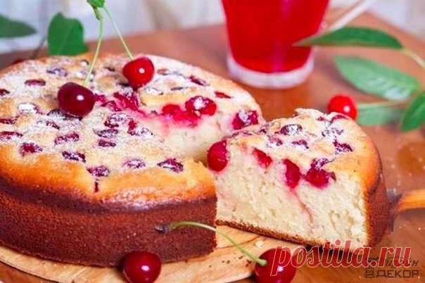 Запись на стене Простой пирог с вишней на кефире 🍒У вас остался стакан кефира, и вы не придумаете как его использовать? Предлагаю вам рецепт простого пирога с вишней на кефире. А на следующий день идите в магазин за новой упаковкой кефира, ведь пирог получается настолько вкусным, что съедается моментальн..