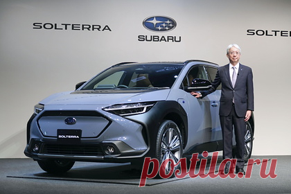 Subaru представила первый электромобиль. Компания Subaru представила первый электрический автомобиль. В работе над внедорожником Solterra участвовал автогигант Toyota, которому принадлежат 20 процентов акций Subaru. Автомобиль на переднем приводе способен проехать без подзарядки 530 километров, на полном приводе — 460 километров.
