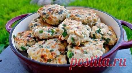 Рубленые куриные котлеты. Всегда пользуются успехом Простой и быстрый рецепт приготовления рубленых куриных котлет. Получается сочно и вкусно. Ингредиенты ✓ Филе грудки — 1 кг ✓ Лук зеленый — 70 г ✓ Яйцо- 1