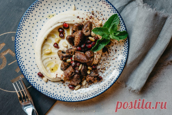 3 классических рецепта ближневосточной кухни Бренд-шеф концептуального бара с иорданской кухней 15/17 Bar & Grill Владимир Богожавец делится тремя популярными ближневосточными рецептами — хумуса с сердечками, пресных лепёшек чурек и знаменит…