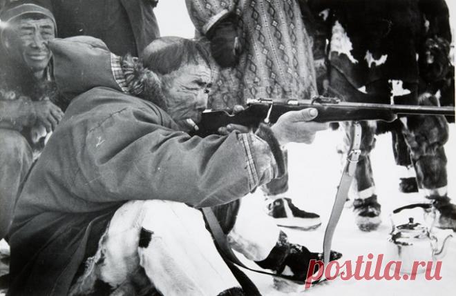 Для чукчей война — стиль жизни. Они не боятся смерти, потому что верят — для того, чтобы попасть в загробный мир, нужно достойно погибнуть в бою. Возможно поэтому российское подданство чукчей было лишь номинальным. Вплоть до 1920-х годов чукчи управлялись по своим законам