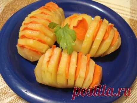 КАРТОФЕЛЬ - ГУСЕНИЧКИ для детей ! Как вкусно по-новому приготовить надоевшую картошку, чтобы ребенку захотелось съесть ее прямо сейчас, и без остатка? Готовим веселых гусениц! **На противень уложить фольгу, картофель с морковью на неё, смазать обильно слив/маслом сверху. Накрыть фольгой, запекать 30-40мин. Фольгу снять, и гусенички запекать еще 10 мин, чтобы получилась хрустящая корочка! Подавать на гарнир к основному блюду, украсить зеленью. Веселого Вам дня, и вашему малышу !