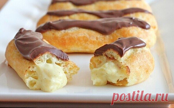 Заварное тесто шаг за шагом. Эклеры.

Заварное тесто (pâte à choux) - это волшебное тесто. Сколько я с ним работаю, а до сих пор сажусь в изумлении около духовки на пол и смотрю, как оно поднимается:) 
Заварное тесто занимает огромное место в кондитерском деле. Это и эклеры, и пирожные шу, и смешные, но безумно вкусные Religieuses (