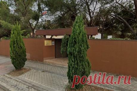 Северная Корея закроет более десятка посольств по всему миру. Северная Корея закроет более десятка посольств по всему миру, в том числе в Испании, Гонконге и ряде стран Африки. Отмечается, что закрытие дипломатических представительств КНДР связано с международными санкциями, тенденцией Пхеньяна к отказу от глобального взаимодействия и ослаблением северокорейской экономики.