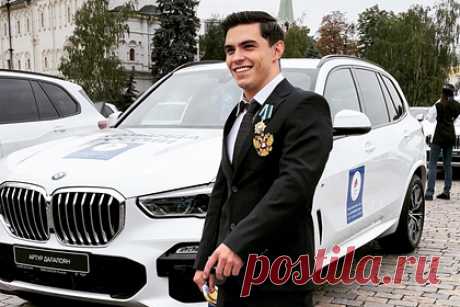 Журова оценила слова о несправедливом вручении BMW Дине Авериной. Депутат Госдумы Светлана Журова отреагировала на слова Артура Далалояна о вручении автомобиля BMW X5 гимнастке Дине Авериной. Она заявила, что удивлена мнением спортсмена, который посчитал такое решение несправедливым. На Олимпийских играх в Токио Дина Аверина завоевала серебро, уступив Линой Ашрам.