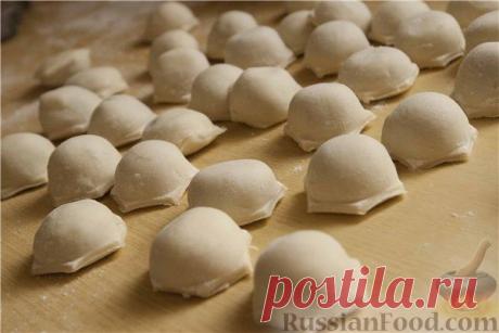 Рецепт: Заварное тесто для вареников и пельменей на RussianFood.com

Рецепт идеального заварного теста для пельменей и вареников. Лучше и эластичней теста вы еще не видели.

Продукты
Вода - 400 мл
Мука - 4 стакана (600 г)
Яйца - 2 шт.
Масло сливочное - 50 г
Мало подсолнечное - 1 ст. ложка
Соль - по вкусу