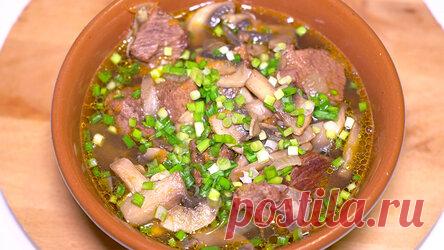 Азиатский суп с говядиной и рисовой лапшой Домашняя60 мин.6Простой. 47101Автор: Татьяна Арт02 мая 2020, 23:14. Как приготовить. Видео. Советы к рецепту. Похожие рецепты. Ингредиенты. говядина/телятина – 700 гр. морковь – 1 шт. грибы (шампиньоны) – 400 гр. лук репчатый – 1 шт. чеснок – 2 зубчика. корень имбиря – 1 кусочек (2 см) соевый соус – 50 мл. красное сладкое вино (херес, кагор или другое вино ) – 120 мл. вода или мясной бульон – 1.7 литра или больше...