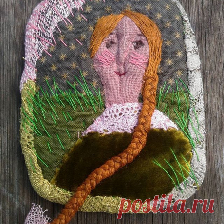 Брошка "Барышня с косой"
#брошки