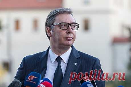 Вучич поиронизировал о «регрессе» Сербии по сравнению с ЕС в отношении России. Президент Сербии Александр Вучич поиронизировал о «регрессе» Сербии по сравнению с Евросоюзом (ЕС) в том, что касается отношений с Россией. «Прогресс — это осуждение России каждый день, а мы все регрессируем», — констатировал Вучич. По его подсчетам, уровень согласованности с политикой ЕС составляет 45,3 процента.