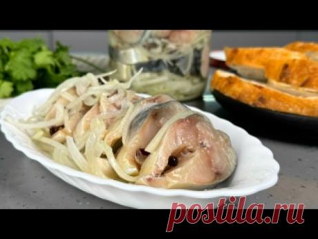СКУМБРИЯ малосольная с луком, какая же она ВКУСНАЯ! Проще рецепта просто нет! Продукты:-скумбрия-3шт-соль-емкость присыпать, чтоб было закрыто, натереть рыбу -лук репчатый-3шт-лавровый лист - 4-5шт-душистый перец горошком-15шт-растительное масло-200мл