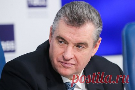 Слуцкого потребовали лишить депутатского мандата из-за идеи захоронить Ленина. Председатель ЦК партии «Коммунисты России» Сергей Малинкович заявил о том, что будет требовать лишить депутатского мандата лидера партии ЛДПР и кандидата в президенты России Леонида Слуцкого в ответ на его идею похоронить Владимира Ленина рядом с его матерью на Волковском кладбище в Санкт-Петербурге.