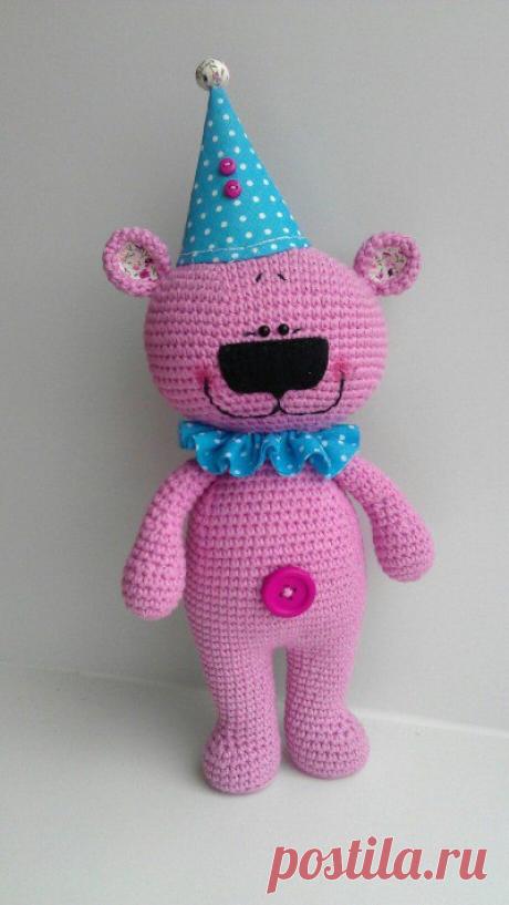 МИШКА_ЦИРКАЧ. Описание - Виктория Соколова. #описанияИгрушек #вяжем_игрушки_крючком #крючок #амигуруми #мишки@norka_homyachka Далее слова автора . Нитки хб (ЯрнАрт Джинс), крючок №2. Высота мишки без колпака 21 см.
Показать полностью…