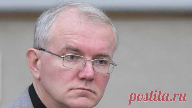 Экс-депутата ГД РФ оштрафовали за цитирование Гитлера. Действующего астраханского депутата и бывшего члена Государственной думы РФ Олега Шеина обязали выплатить штраф в размере 2000 рублей за пост в социальных сетях с критикой фронтового священника, иерея Максима (Серпицкого). Об этом в своем ...