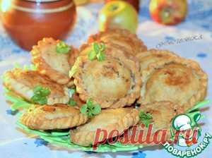 Лапоточки с колбасой и сыром - кулинарный рецепт