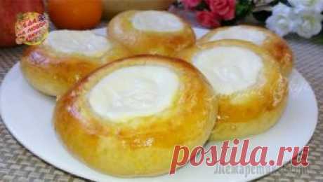 Сдобные Ватрушки с творогом, всегда удачные! Легкие, мягкие и сохраняющие свой вкус, сдобные ватрушки с творогом: всегда удачная выпечка к чаю! Тесто дрожжевое и простое в приготовлении, а его дополняет нежная творожная начинка. Обязательно стои...