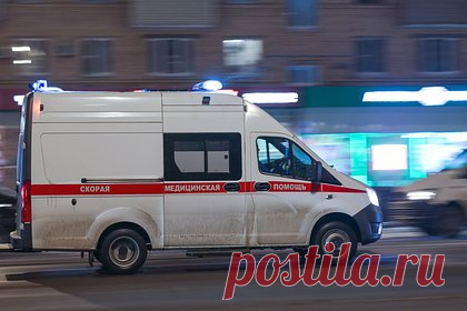 Российского третьеклассника нашли без чувств после проката по перилам. В Омске третьеклассника нашли без чувств после проката по лестничным перилам в жилом доме на улице Молодогвардейской. Об этом стало известно порталу Ngs55.ru. Как выяснили следователи в российском городе, девятилетний мальчик находился в подъезде вместе со старшим братом.