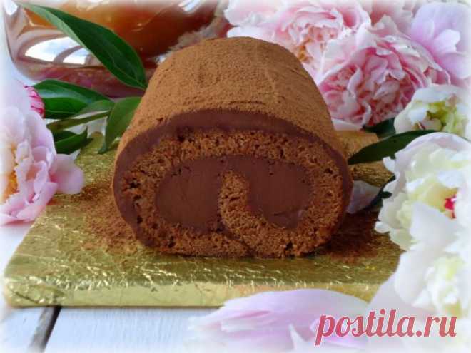 Шоколадный рулет с трюфельным кремом.