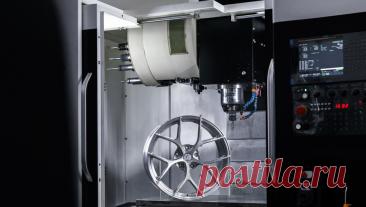 Скоростные редкоземы: в России успешно испытали сверхлегкие колеса из скандиевого сплава. Разработка новых легких и сверхпрочных материалов -- одно из ключевых направлений развития мирового автопрома. Снижение массы автомобиля позволяет улучшать динамику, уменьшать расход топлива или электроэнергии, снижать нагрузку на тормозные механизмы и подвеску. Особенно остро эта задача стоит в авто- и мотоспорте. Поэтому появление на рынке новых алюминиево-скандиевых сплавов, обеспечивающих благодаря…