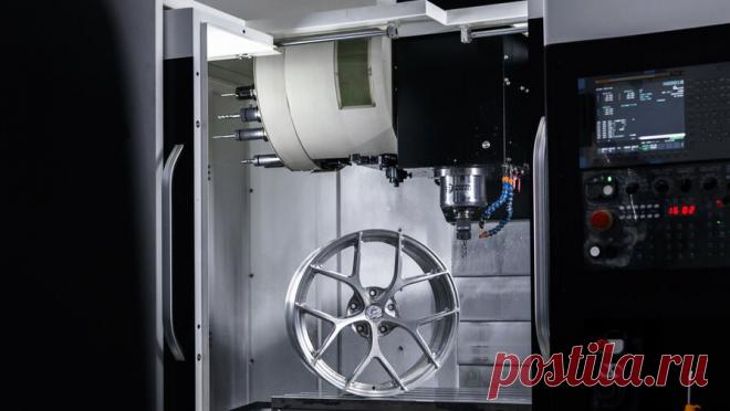 Скоростные редкоземы: в России успешно испытали сверхлегкие колеса из скандиевого сплава. Разработка новых легких и сверхпрочных материалов -- одно из ключевых направлений развития мирового автопрома. Снижение массы автомобиля позволяет улучшать динамику, уменьшать расход топлива или электроэнергии, снижать нагрузку на тормозные механизмы и подвеску. Особенно остро эта задача стоит в авто- и мотоспорте. Поэтому появление на рынке новых алюминиево-скандиевых сплавов, обеспечивающих благодаря…