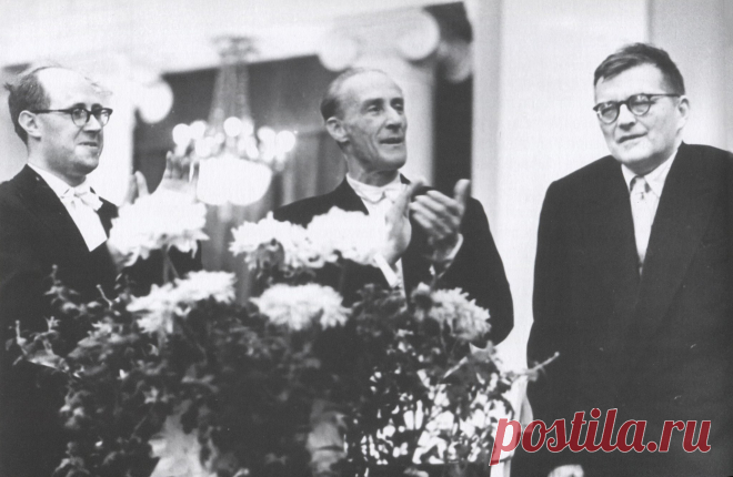 Shostakovich with Rostropovich and Mravinsky after the premiere of Cello Concerto no. 1. Leningrad. 4 October 1959.
Credit: N. Naumenkov from 