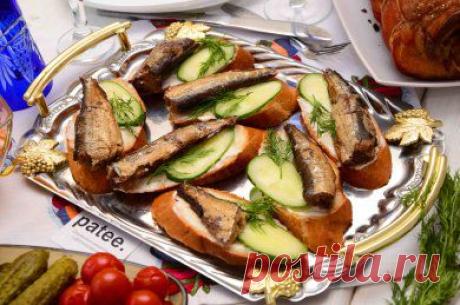 Бутерброды со шпротами, огурцом и укропом. - рецепт с фотографиями