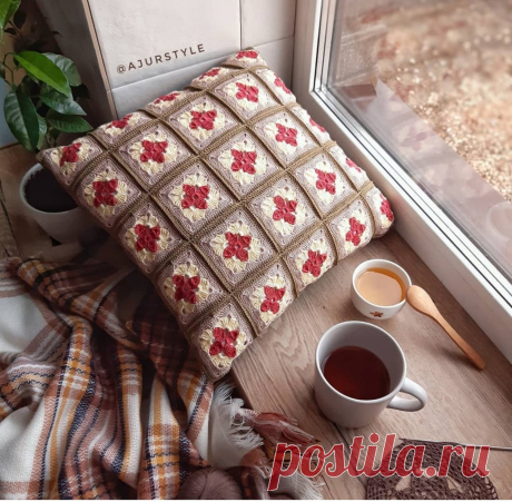 Чехол для подушки из квадратных разноцветных мотивов. Крючком. Схема. / knittingideas.ru