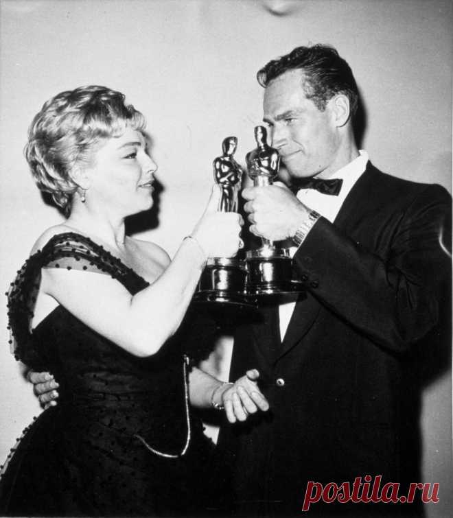 Лучшие актеры «Оскара 1960» Симона Синьоре и Чарлтон Хестон