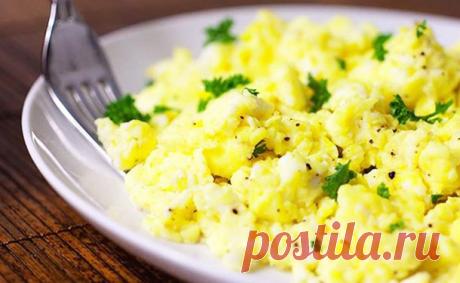 Яичница-болтунья с овощами - вкусный сытный обед - У нас так