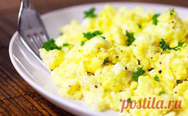 Яичница-болтунья с овощами - вкусный сытный обед - У нас так