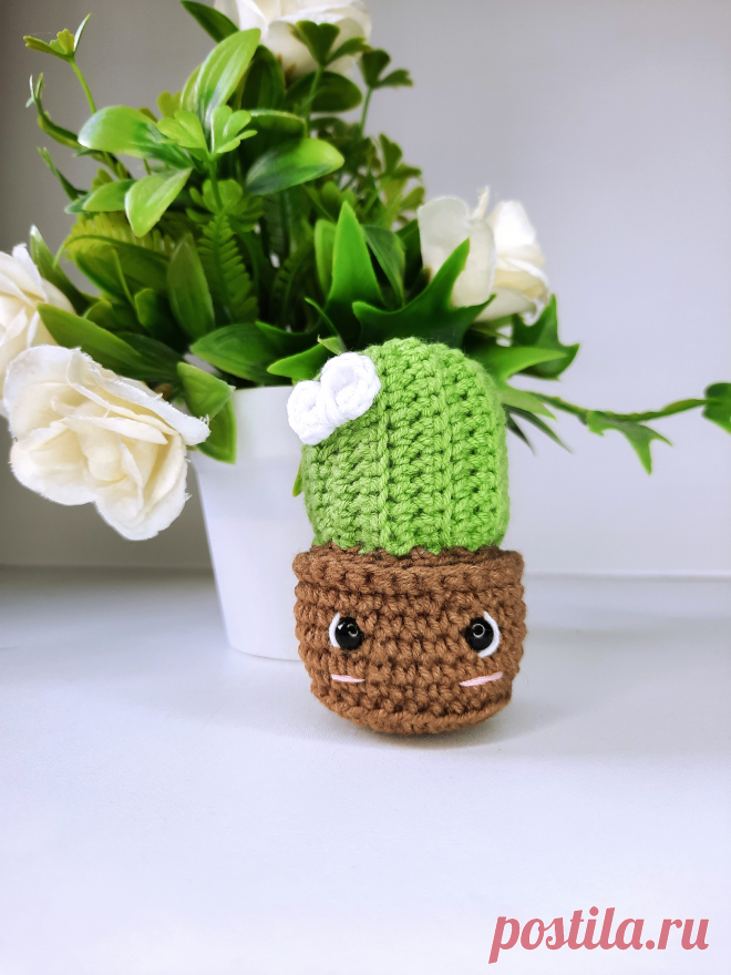 PDF Кактусик крючком. FREE crochet pattern; Аmigurumi toy patterns. Амигуруми схемы и описания на русском. Вязаные игрушки и поделки своими руками #amimore - маленький кактус в горшочке, растение, колючка, игольница.