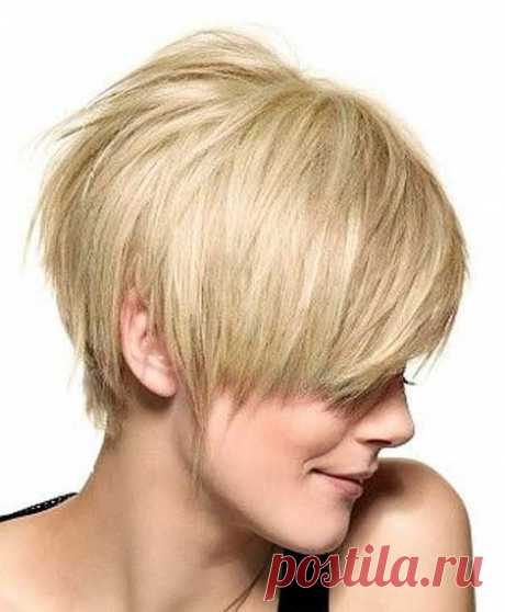 Short straight blonde hairstyle