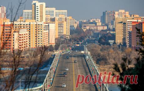 Бесплатные квартиры, вузы и метро за копейки. Заметки о поездках по Пхеньяну и Вонсану. Самая большая в истории Корейской Народно-Демократической Республики (КНДР) группа российских туристов в феврале побывала в городах Пхеньян и Вонсан, а также отдохнула на горнолыжном курорте Масикрён. Мы стали первыми отдыхающими в КНДР с начала пандемии коронавируса и обнаружили, что информация, которую находили, готовясь к поездке, безнадежно устарела. За четыре года, которые государство не принимало…