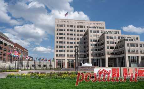 Фармкомпания Eli Lilly передаст российский бизнес. Американская компания Eli Lilly передаст свой российский бизнес швейцарской компании Swixx Biopharma. Ранее Swixx Biopharma получила бизнес другой американской фармкомпании, Bristol-Myers Squibb (BMS)