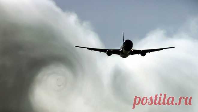 Самолет из Самары готовится к аварийной посадке в Шереметьево. Airbus 321 рейсом Самара - Москва готовится к аварийной посадке в Шереметьево. Об этом сообщает РИА Новости со ссылкой на экстренные службы. По данным агентства, причиной стала лопнувшая покрышка стойки шасси. До этого Telegram-канал 112 ...