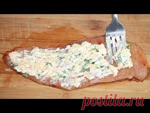 На филе выкладываю начинку и запекаю в духовке. Супер вкусные рулетики из курицы.