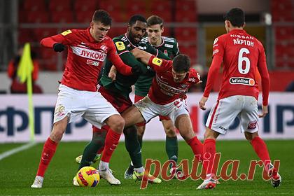 «Спартак» в меньшинстве сыграл вничью с «Локомотивом» в московском дерби. Московский «Спартак» на своем поле сыграл вничью с «Локомотивом» в матче 14-го тура Российской премьер-лиги (РПЛ). Встреча прошла в воскресенье, 7 ноября, и завершилась со счетом 1:1. На гол Джирано Керка спартаковцы ответили точным ударом Наиля Умярова. С концовки второго тайма красно-белые играли в меньшинстве.