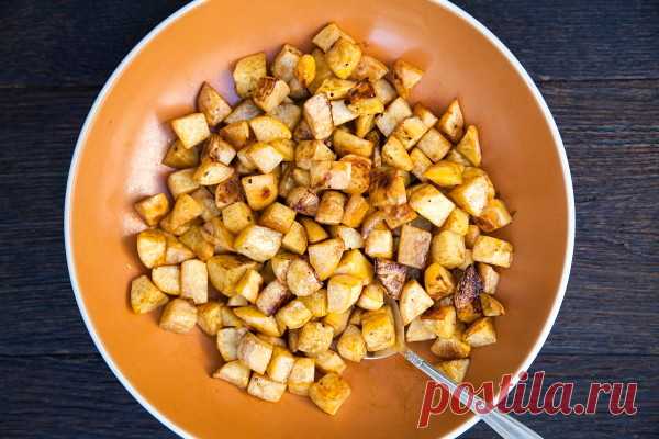 Запеченная брюква
Простой рецепт вкуснейшего гарнира из брюквы: запеченные кусочки в духовке и перемешанные с бальзамическим уксусом.