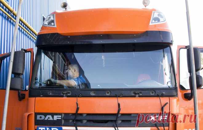 Установка лобового стекла на DAF XF